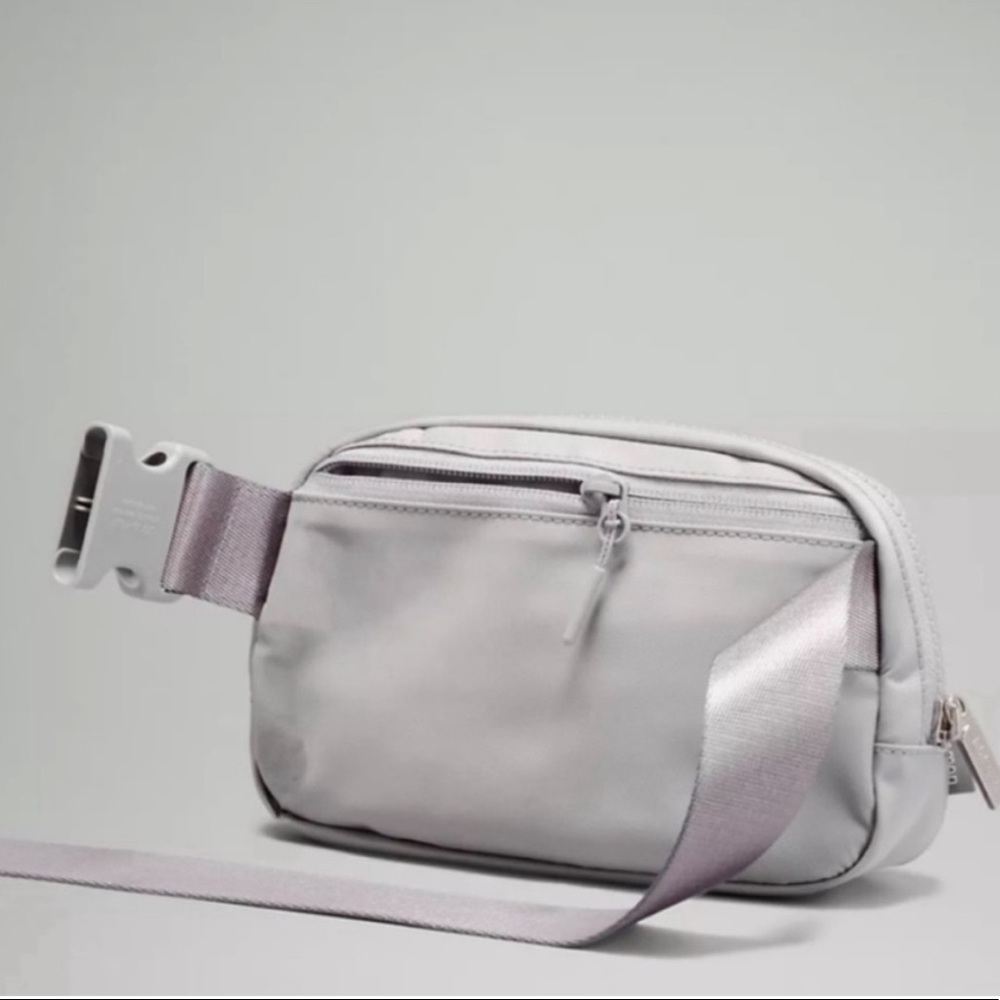 Lululemon Large everywhere belt bag - Picture 2 of 7